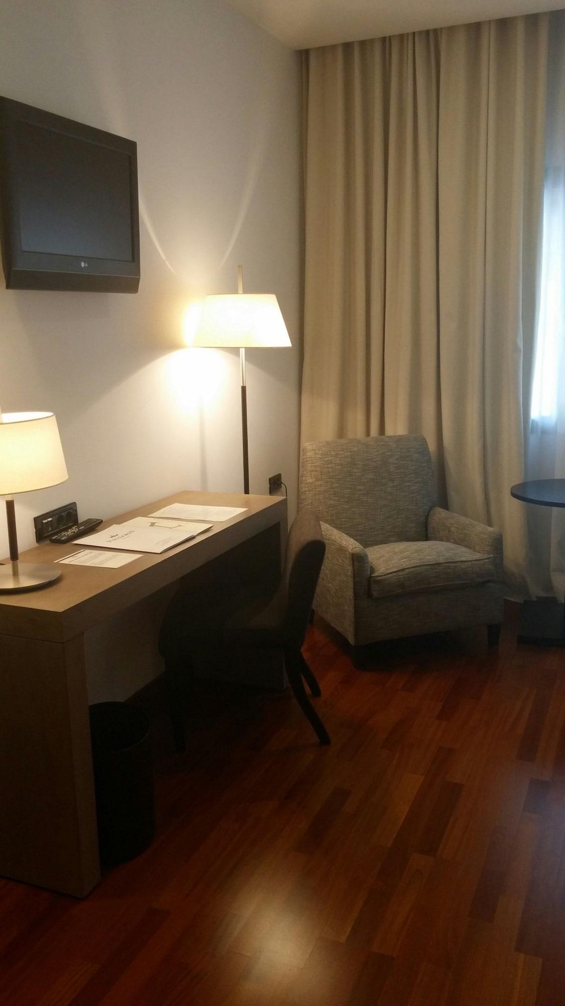 Hotel De 4*